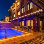 Villa Near By The Land Of Legends , Private Pool With Jakuzzi Euphoria