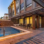 Villa Near By The Land Of Legends , Private Pool With Jakuzzi Euphoria