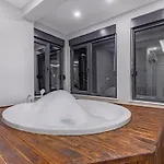 Near By The Land Of Legends , Private Pool With Jakuzzi Euphoria ヴィラ *