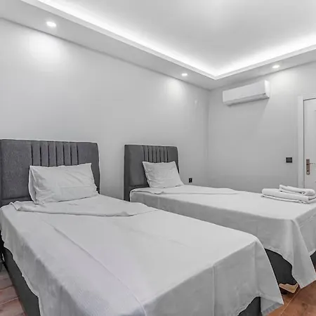 빌라 Near By The Land Of Legends , Private Pool With Jakuzzi Euphoria 베렉