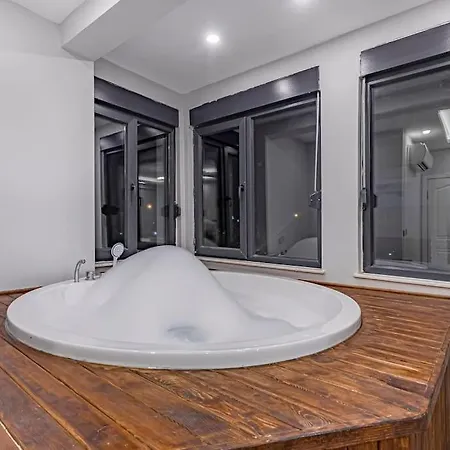 Near By The Land Of Legends , Private Pool With Jakuzzi Euphoria Villa *