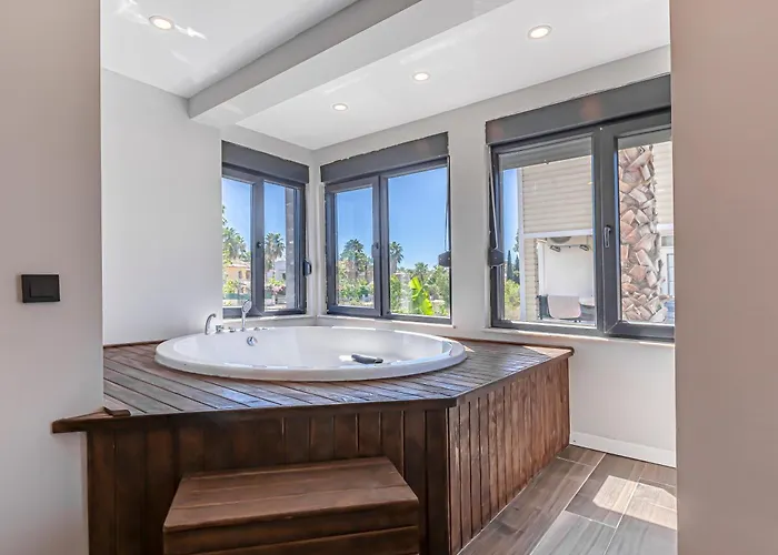 וילה Near By The Land Of Legends , Private Pool With Jakuzzi Euphoria